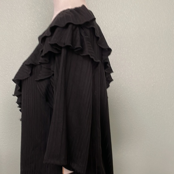 Riley & Rae Black Ruffled Ribbed Top - Picture 6 of 9